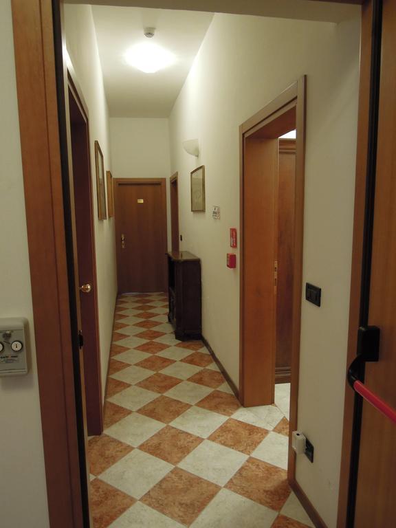 Hotel Iris Venice Luaran gambar