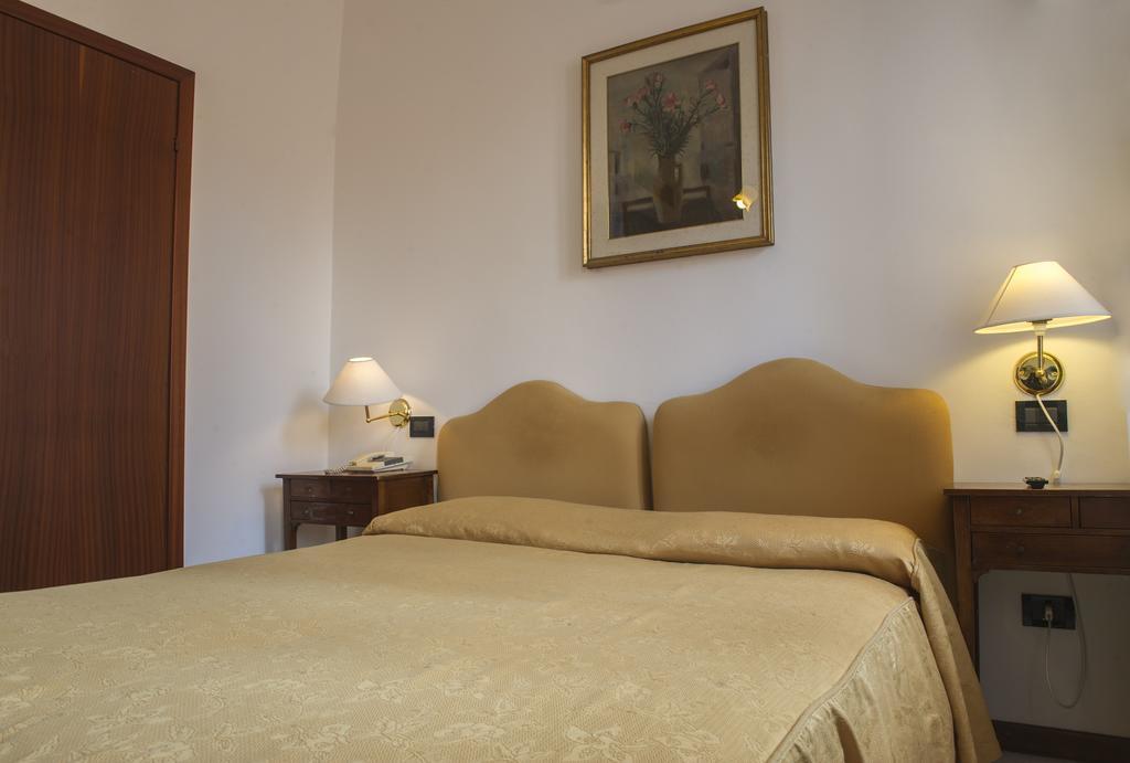 Hotel Iris Venice Luaran gambar