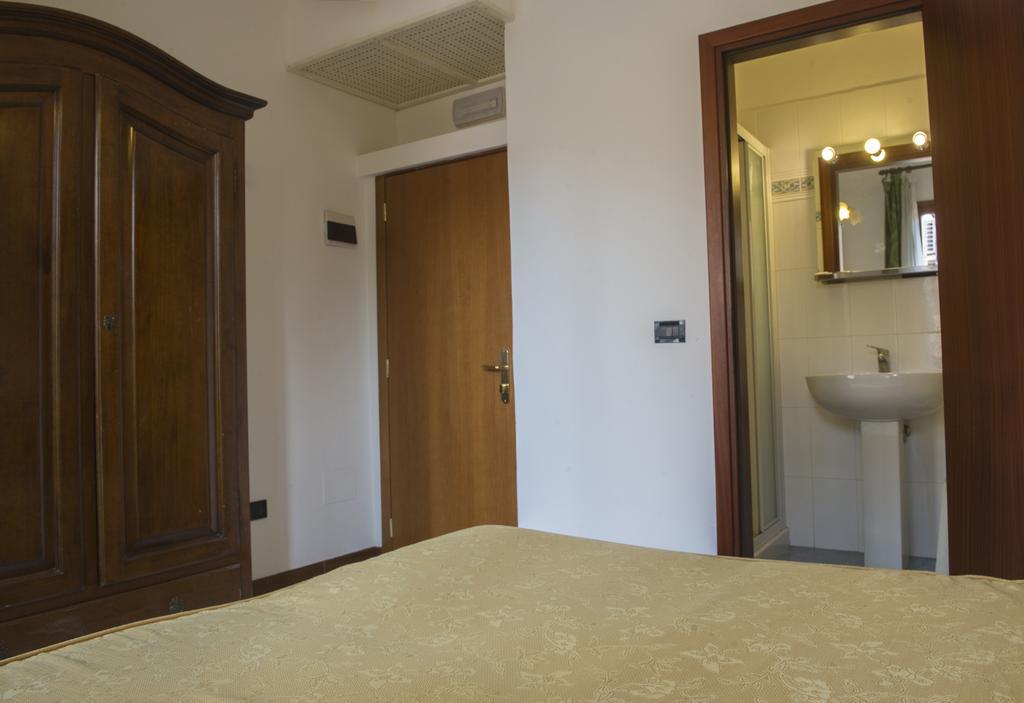 Hotel Iris Venice Luaran gambar