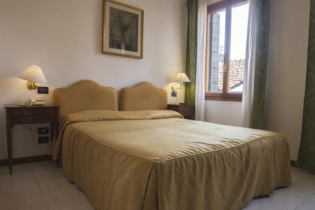 Hotel Iris Venice Luaran gambar