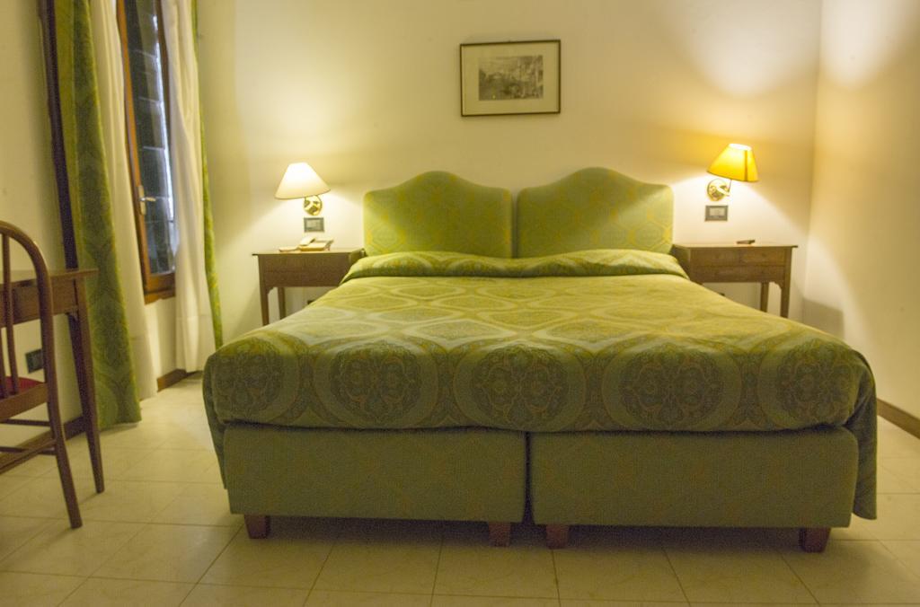 Hotel Iris Venice Luaran gambar