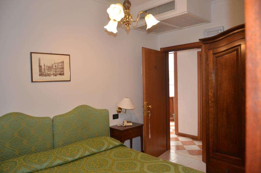 Hotel Iris Venice Bilik gambar