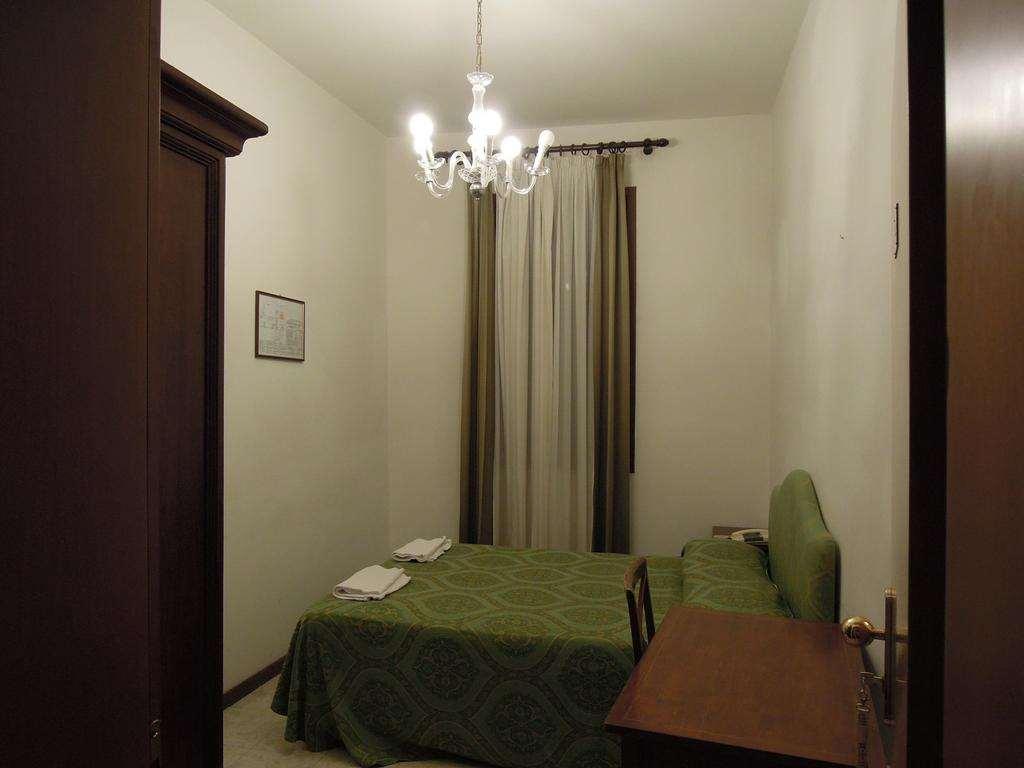 Hotel Iris Venice Bilik gambar